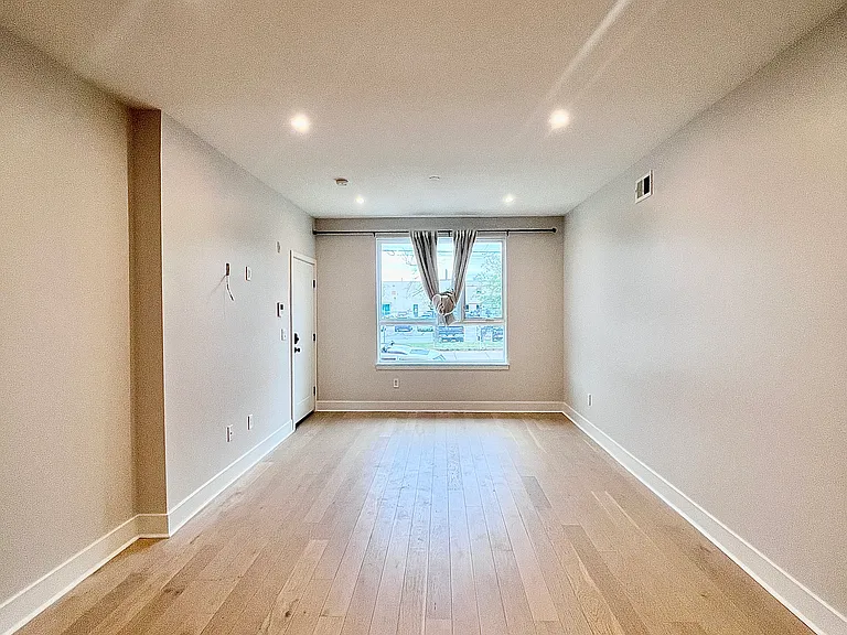 315 W Berks St #1 — Photo 6