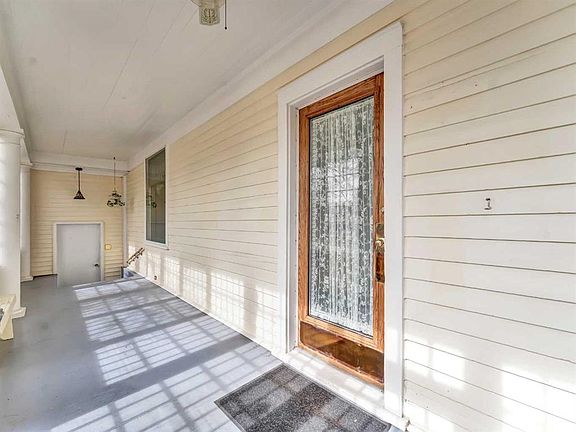 4th image of 134 S 3rd St SW