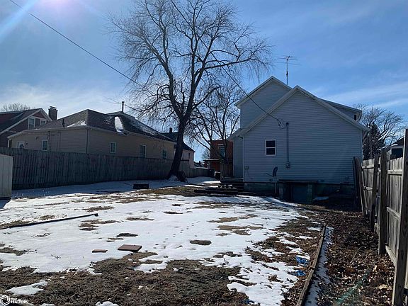 4th image of 609 N Maple St