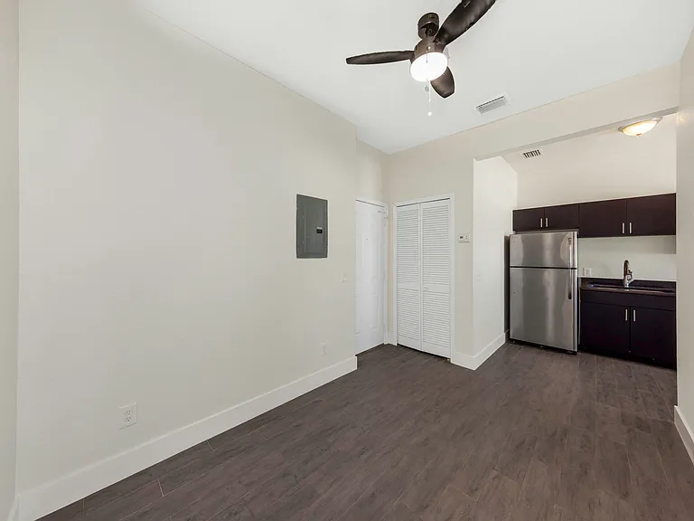 409 8th St N #6 — Photo 16