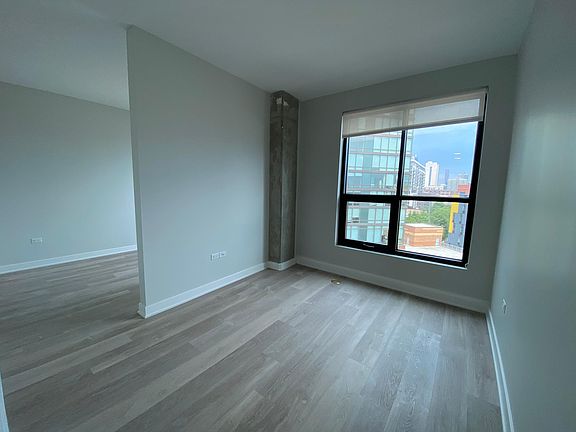 4th image of 734 N Milwaukee Ave #710