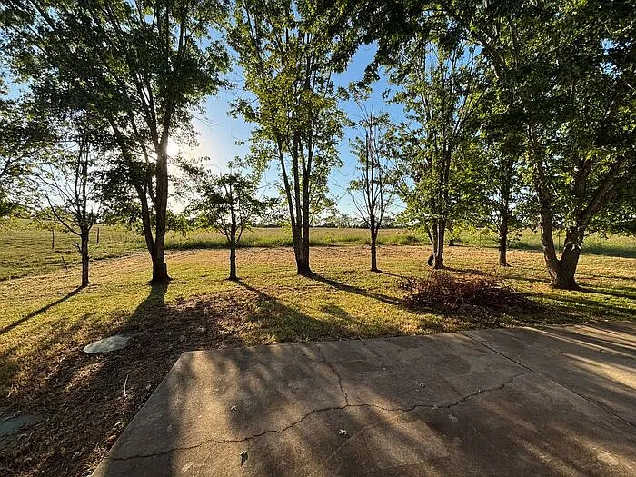 3 bed, 2.0 bath, 2012 sqft, $1,995 — Photo 2