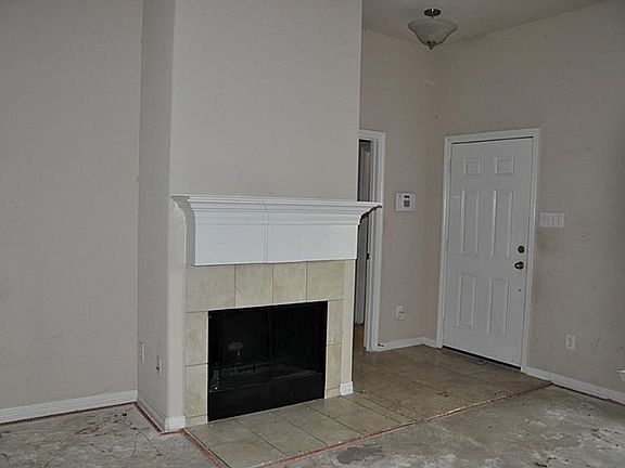 4th image of 972 Oak Falls Dr