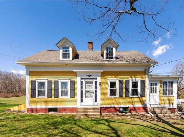 34 Taylor Rd, Johnston, RI 02919