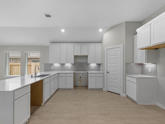 3rd image of 3122 Soaring Pines Trl