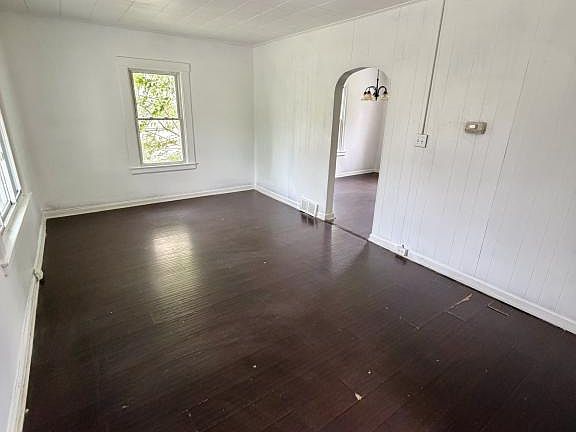 2nd image of 1725 Midland Ave