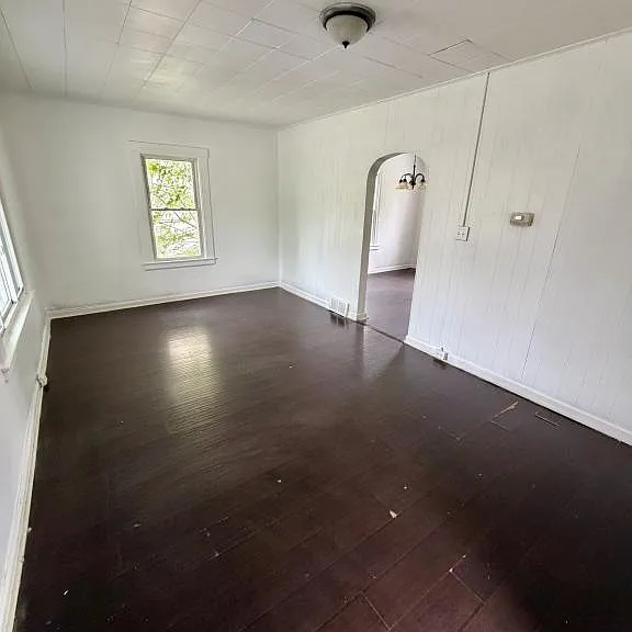 1725 Midland Ave — Photo 2