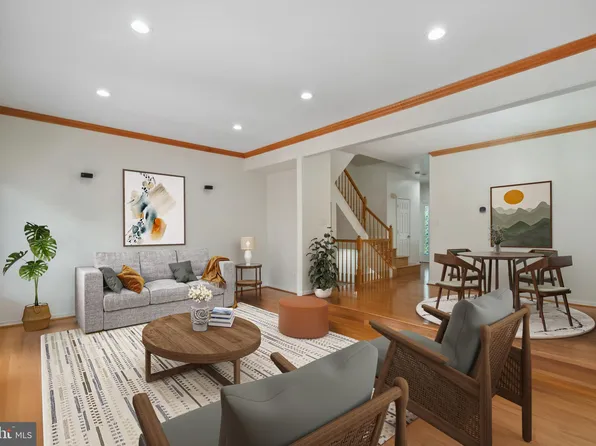 2484 Wheat Meadow Cir, Herndon, VA 20171