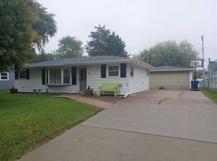 2405 10th St, Silvis, IL 61282