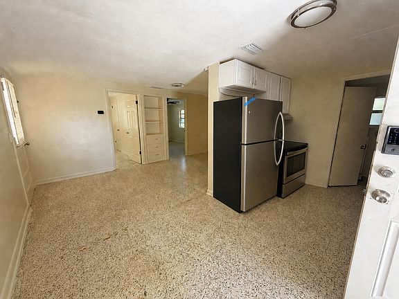 3rd image of 5808 Olive Dr
