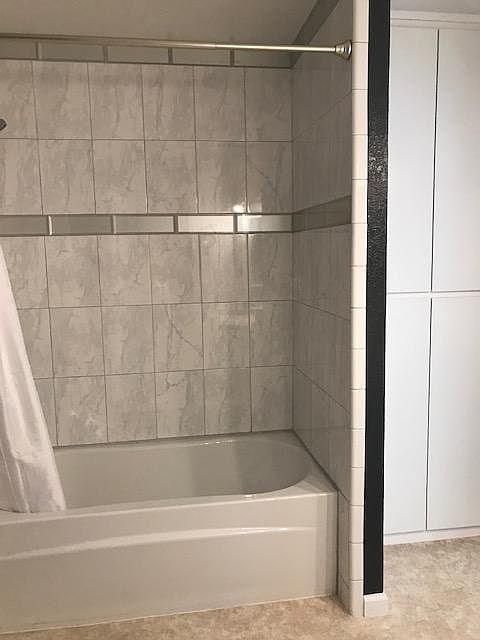 1st image of 20 Blossom Ct W #20