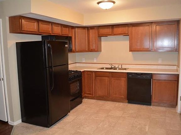 3rd image of 4909 Elmhurst Dr