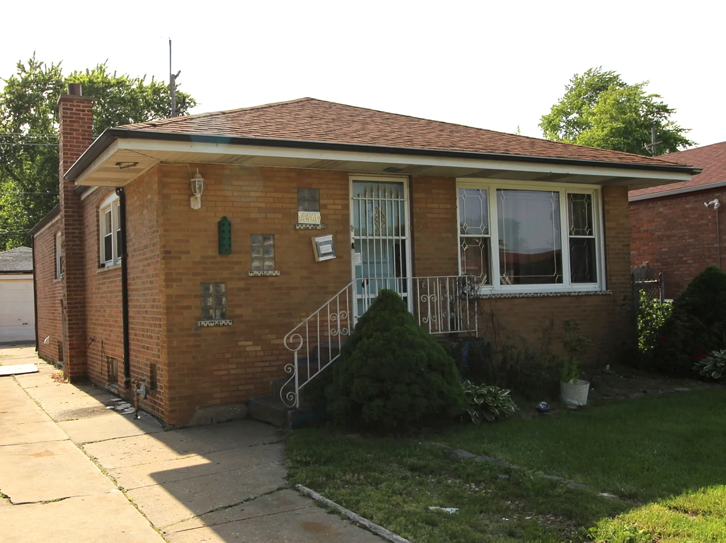 14440 Kimbark Ave photo 1