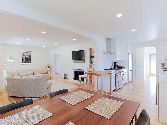 4th image of 309 Agnus Dr