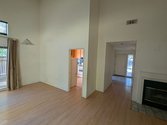 Great Room w. Fireplace