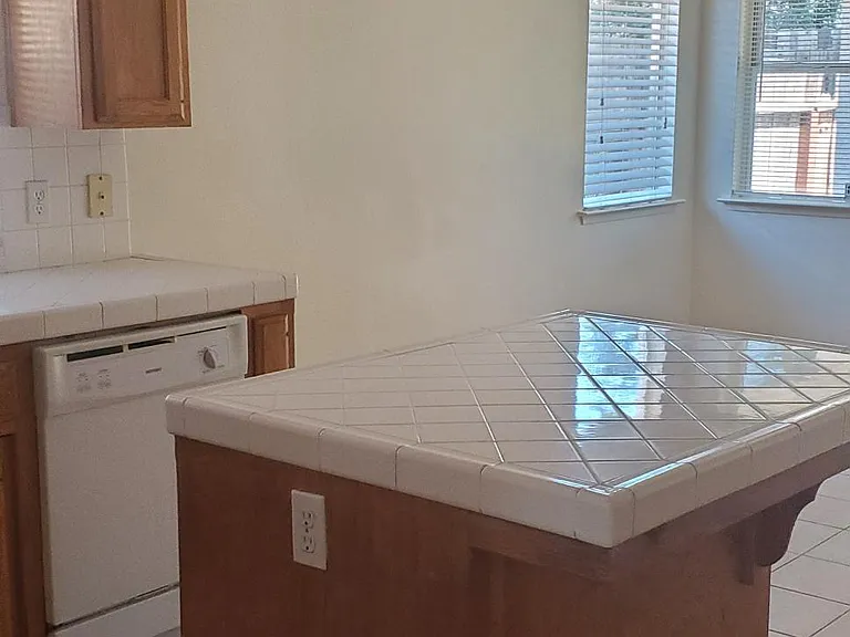 4302 W Cambridge Ave — Photo 2