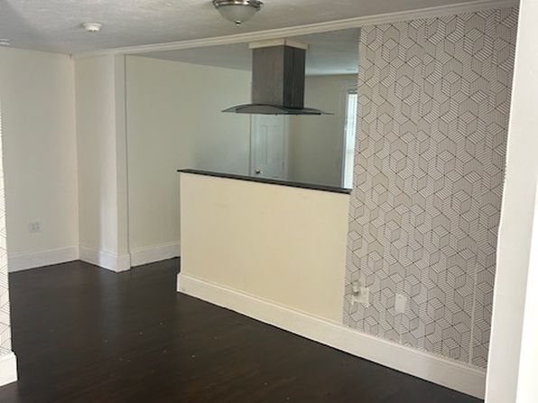 379 Union St #2L