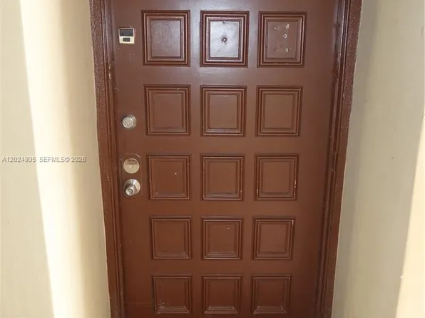 10835 SW 112th Ave APT 113, Miami, FL 33176