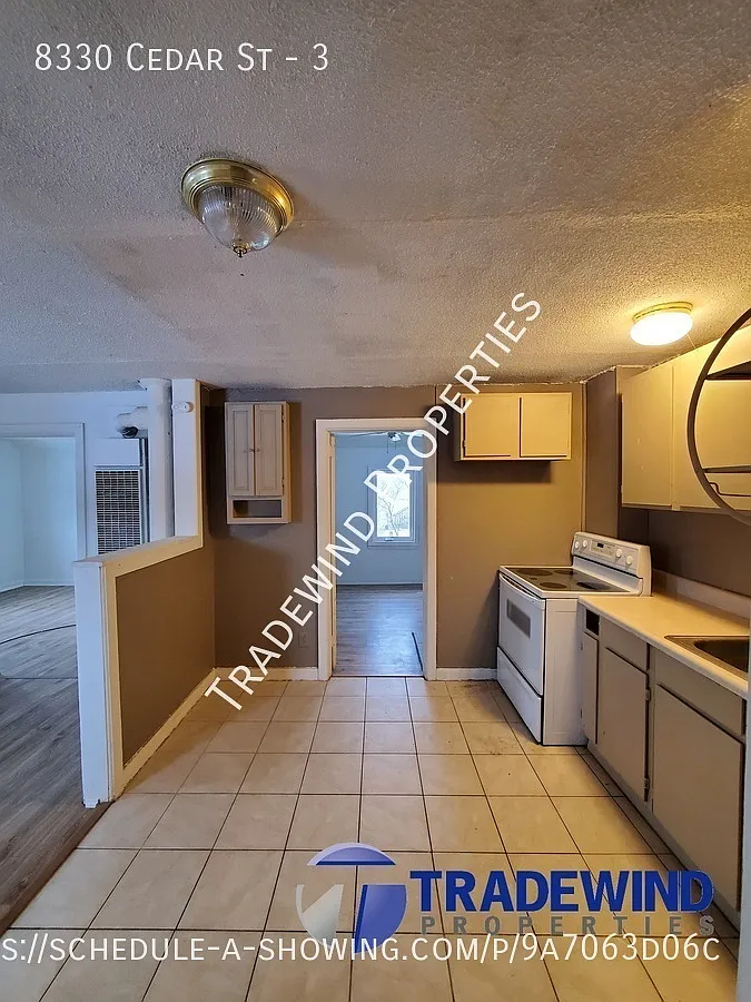 Cozy 2 Bed 1 Bath Condo Unit — Photo 4