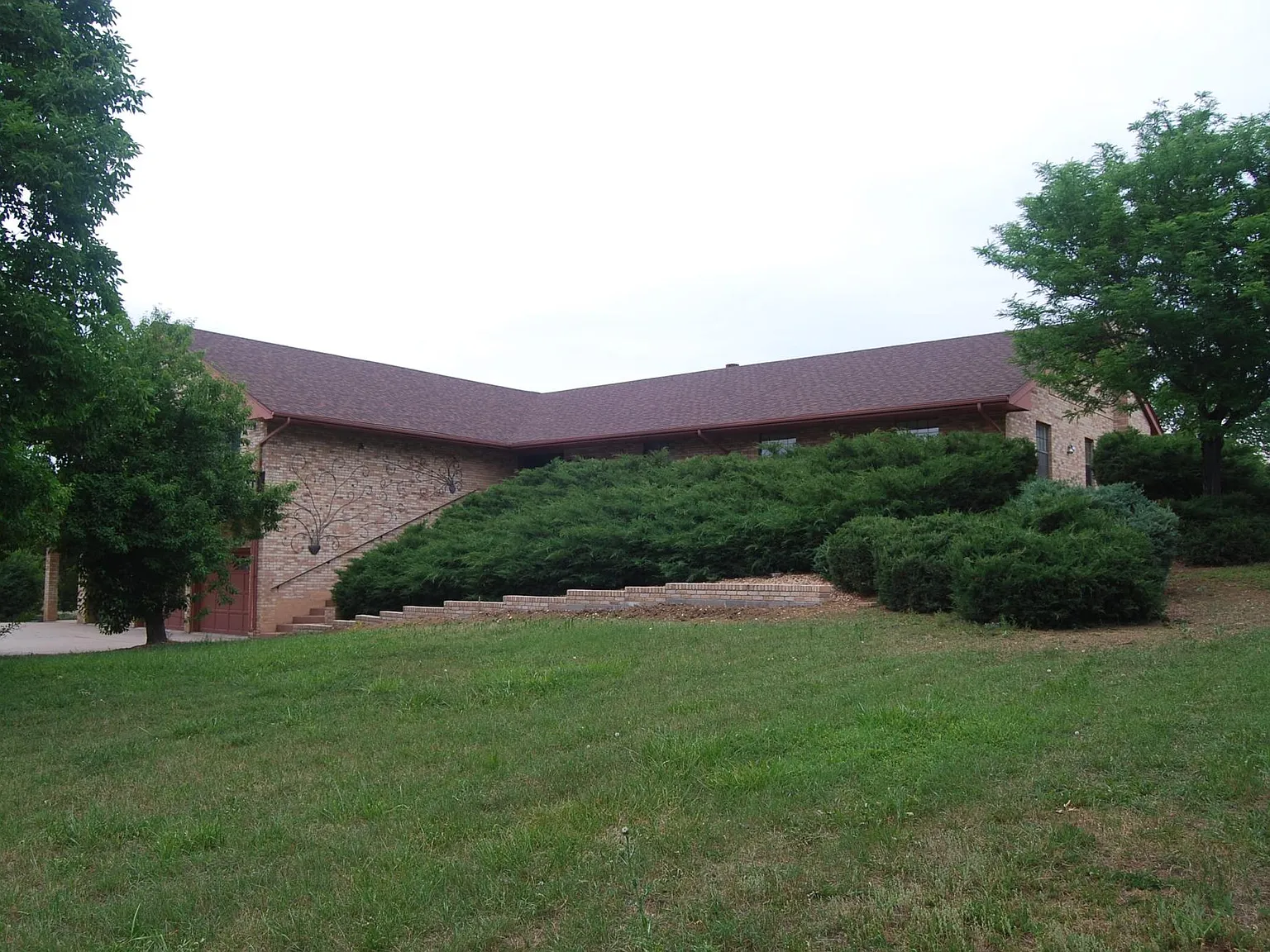 5 bed, 3.5 bath, 3243 sqft, $2,800 — Photo 1