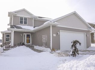 4328 Paddington Dr, Cedar Falls, IA 50613