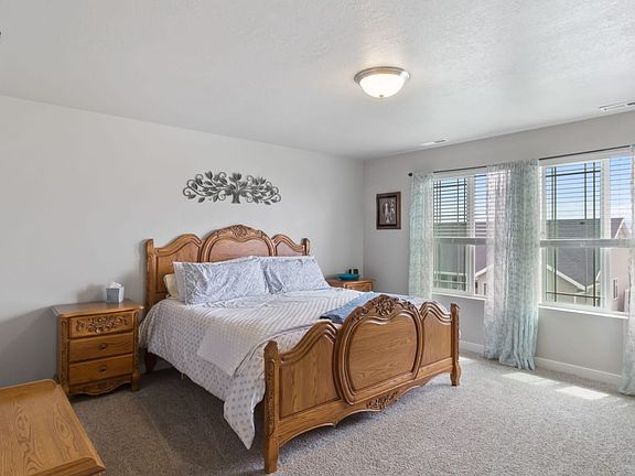 4th image of 725 W Tribeca Way