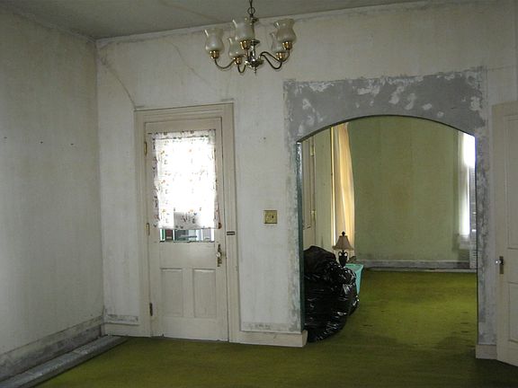 3rd image of 987 Water St