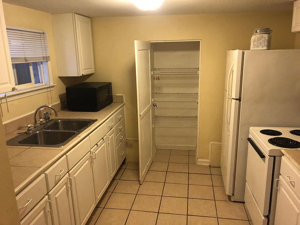 2nd image of 4215 Fontainebleau Dr APT A
