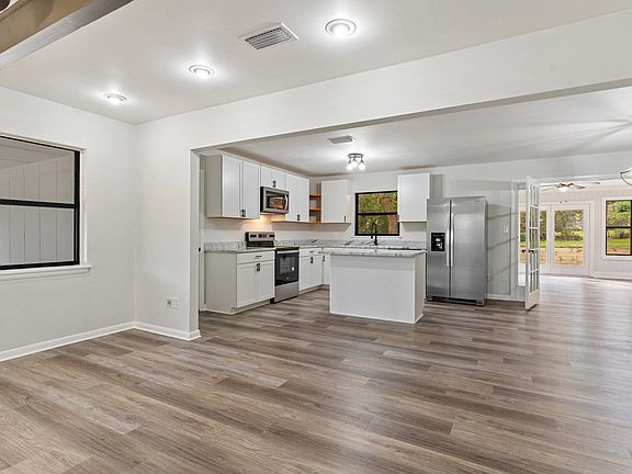 5th image of 919 Chestwood Ave