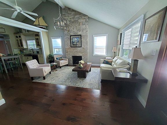 5th image of 828 Antonette Ave