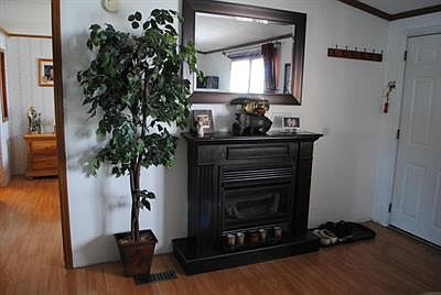 4th image of 214 Longwood Ct W