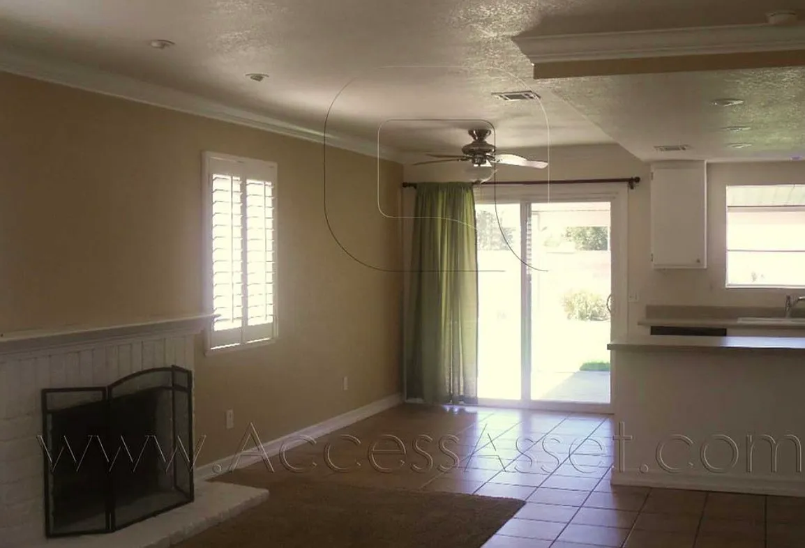 1235 N Lincoln St — Photo 4
