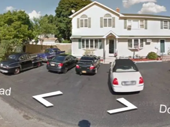 45 Dogwood Rd, West Islip, NY 11795