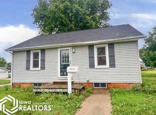 903 15th St, Eldora, IA 50627