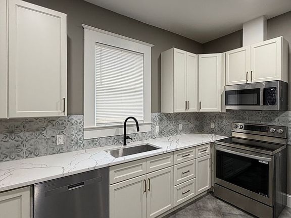 3rd image of 1108 N Main St #A