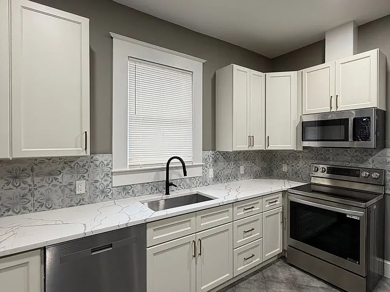 1108 N Main St — Photo 4