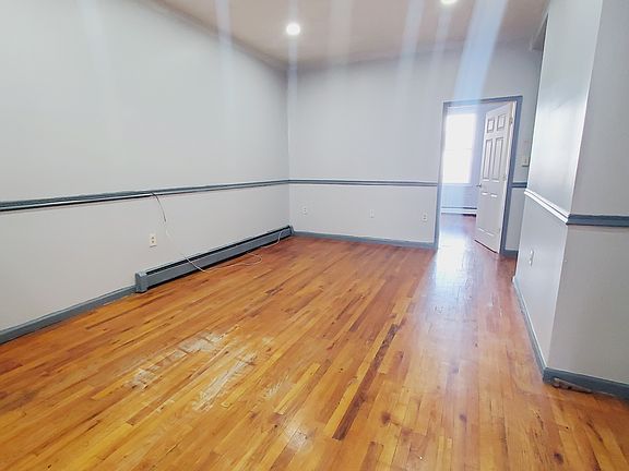3rd image of 110 Wilkinson Ave #1