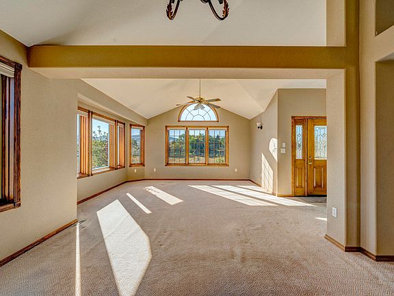 4th image of 905 Klondike Dr