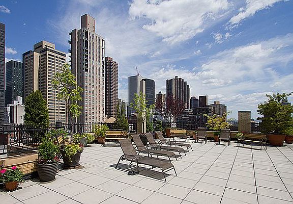 4th image of 139 E 35th St APT 4C