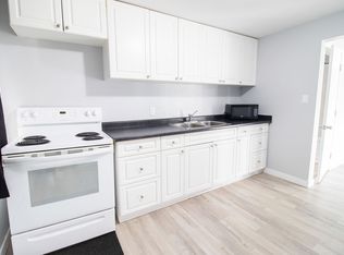17 Page St #4, Saint Catharines, ON L2R 4A4