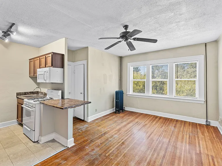 Suites of Irvington — Photo 12
