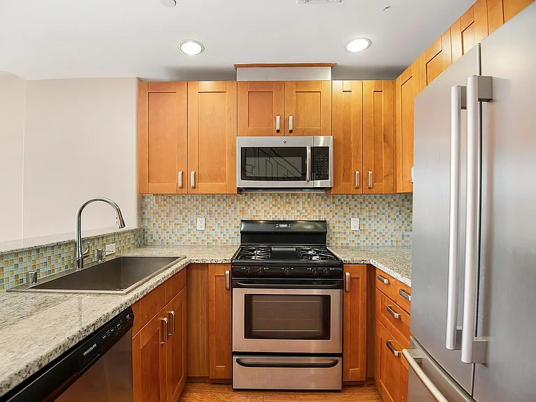 5303 Satsuma Ave #117 — Photo 4