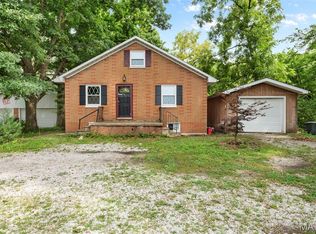 325 W North St, Staunton, IL 62088