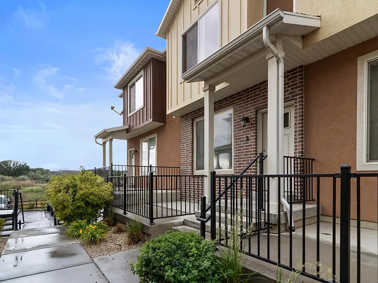 South Ridge Townhomes — Photo 4