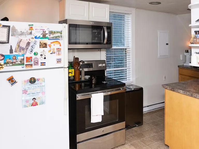 556 Lyon St NE #2 — Photo 8