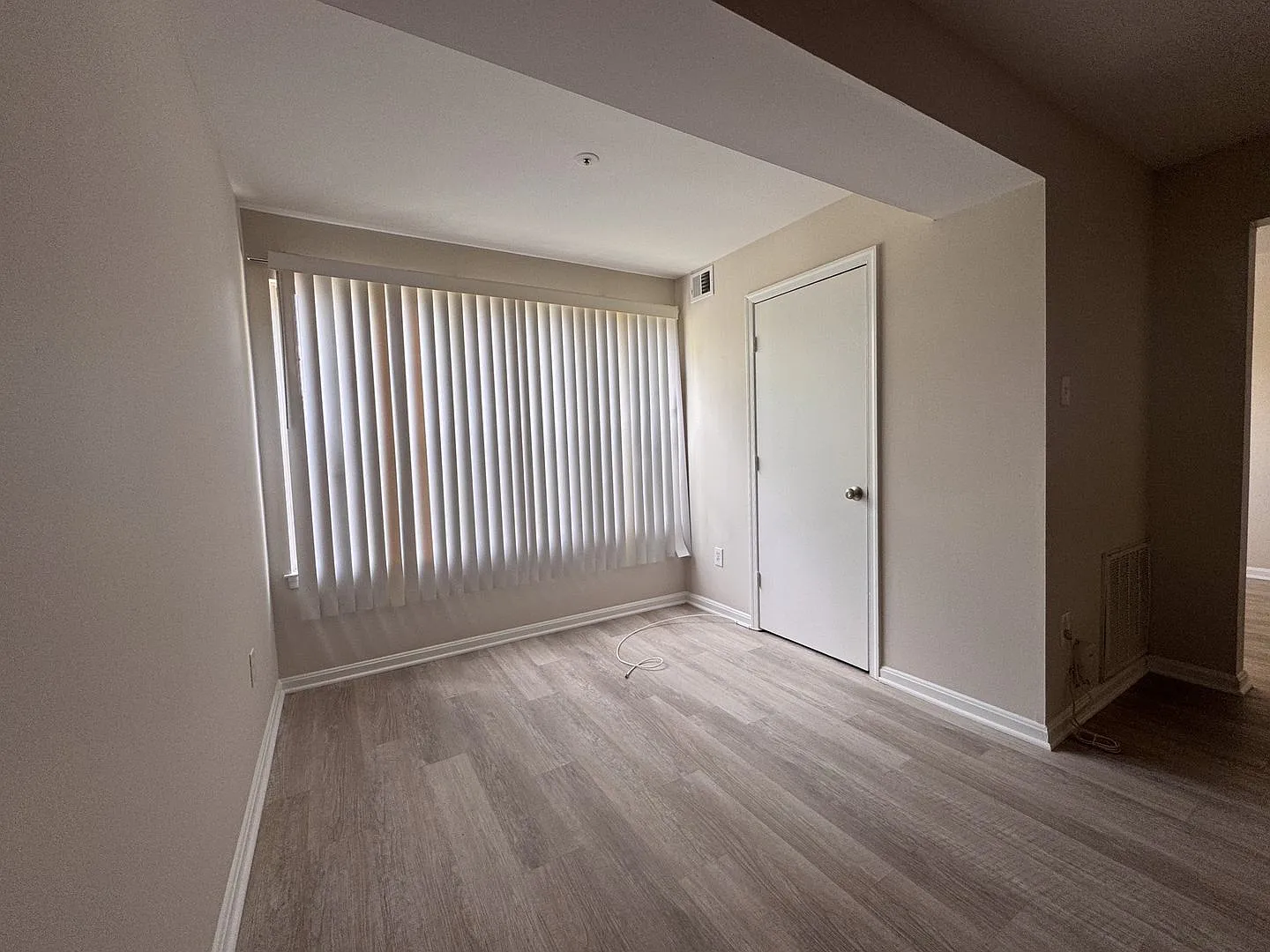 Big Space, Great Value! Move-In Ready 3BR/2BA Silver Spring Condo — Photo 3