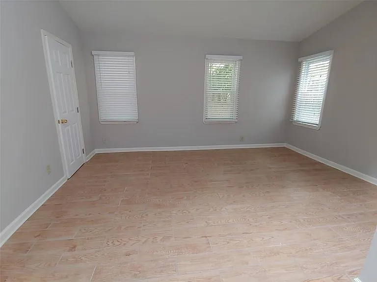 2889 Brookcliff Ln — Photo 7