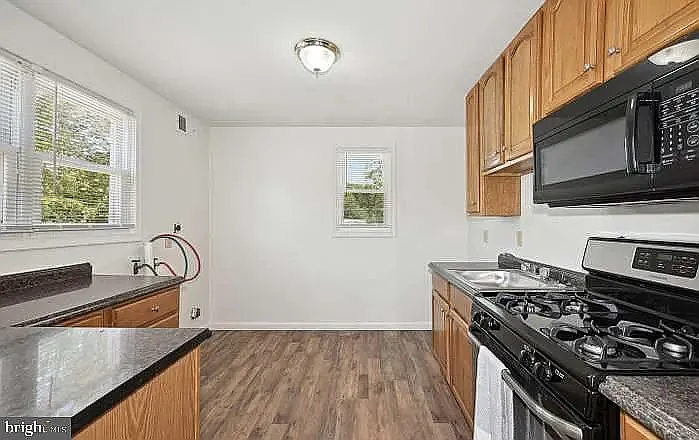 2 bed, $1,695 — Photo 2