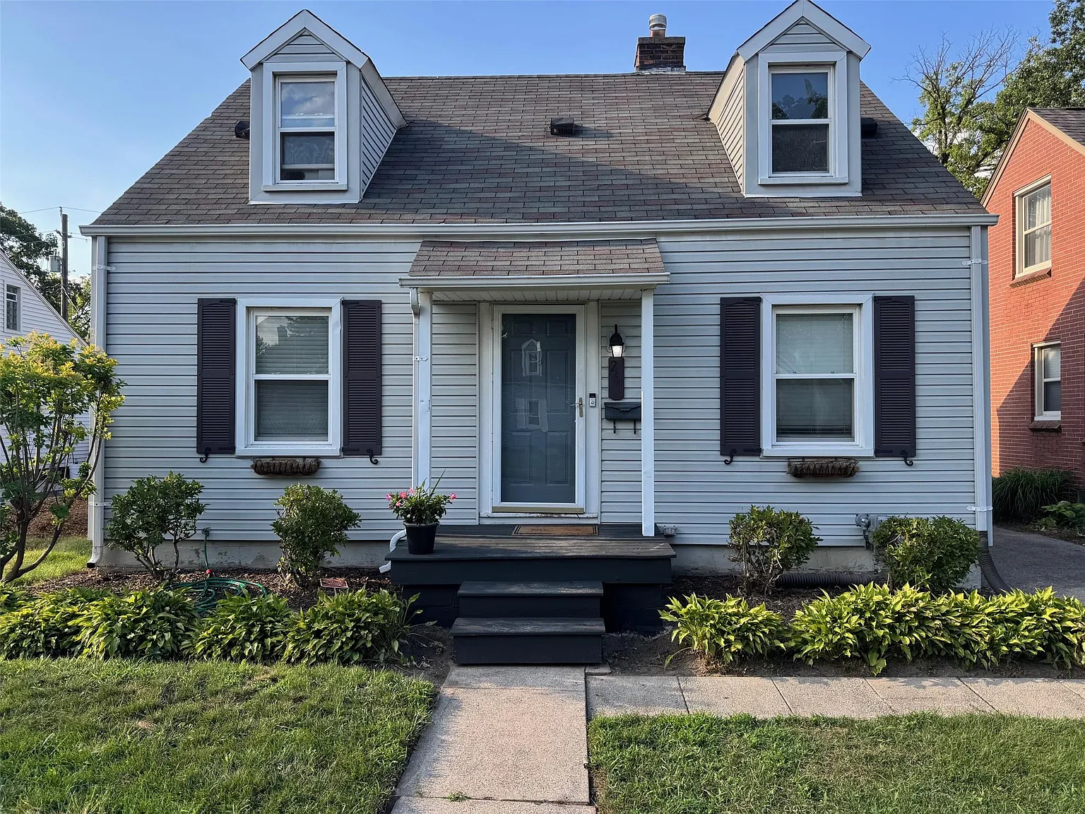 261 Channing St photo 1