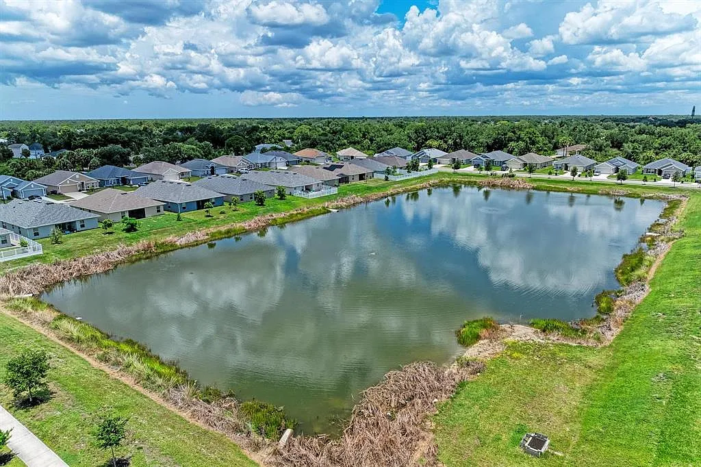 3 bed, 2.0 bath, 1485 sqft, $2,300 — Photo 4